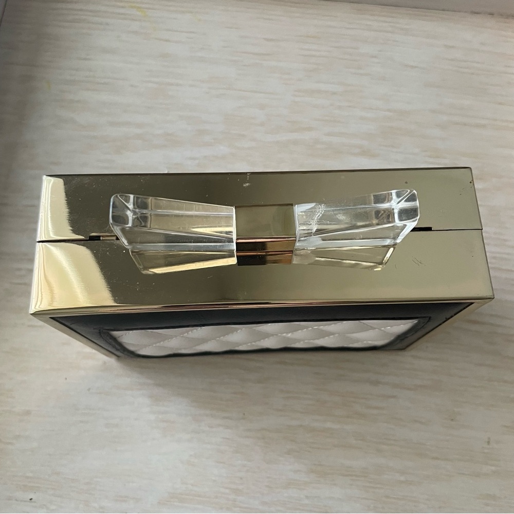 Metal quilted clutch with bow and chain strap - Picture 9 of 12
